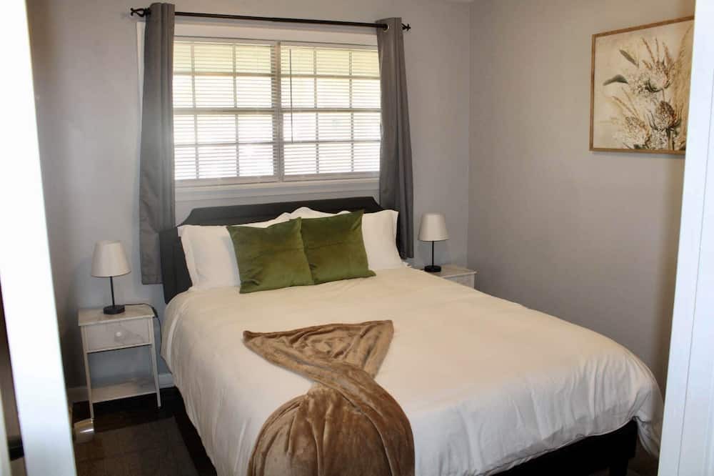 Photo of Bedroom in Lyons