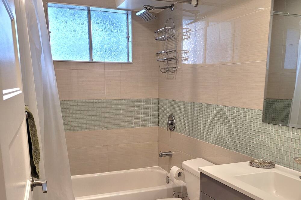 Photo of Bathroom in Laval-des-Rapides