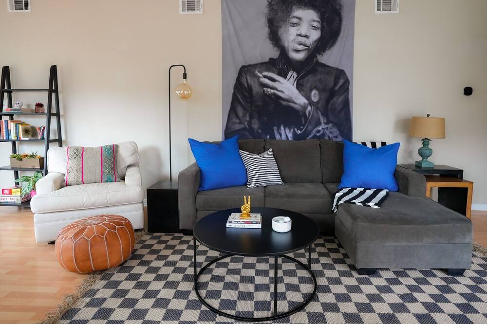 Photo of Livingroom in Pleasant Valley