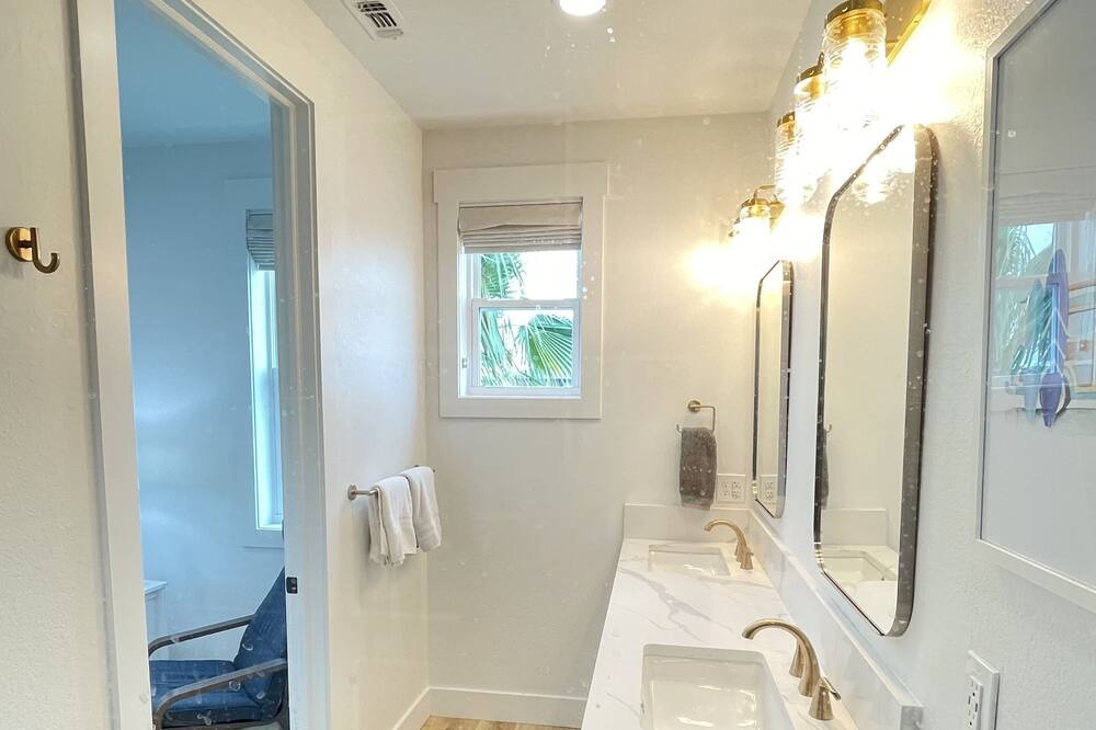 Photo of Bathroom in Galveston