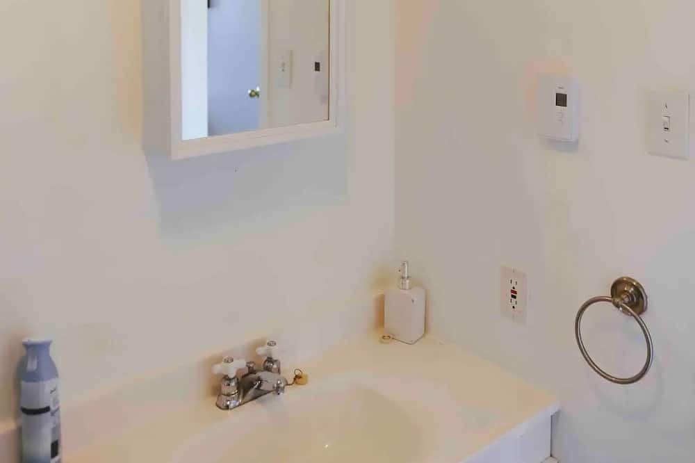 Photo of Bathroom in Isle aux Coudres