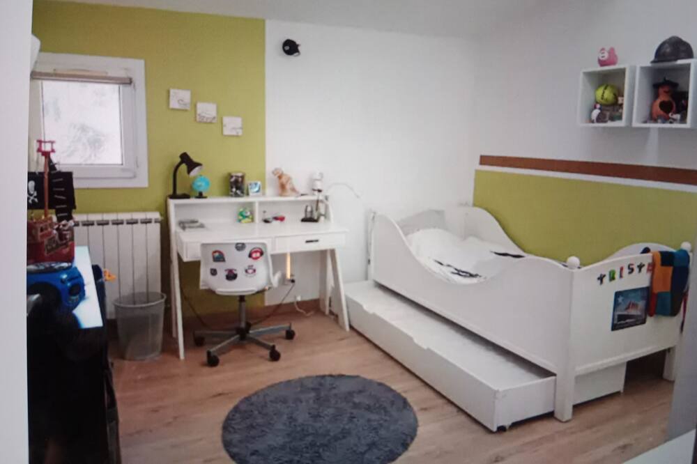 Photo of Bedroom in Montbazin