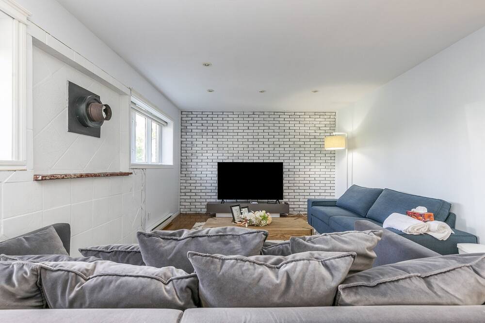 Photo of Livingroom in Brossard