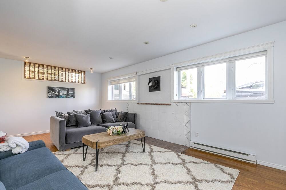 Photo of Livingroom in Brossard