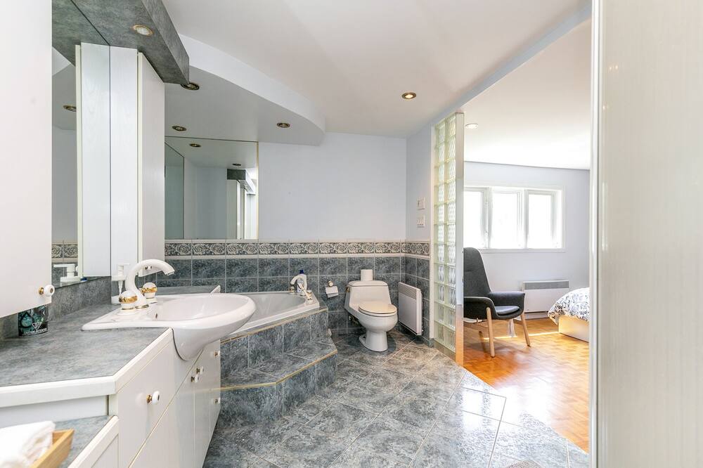 Photo of Bathroom in Brossard