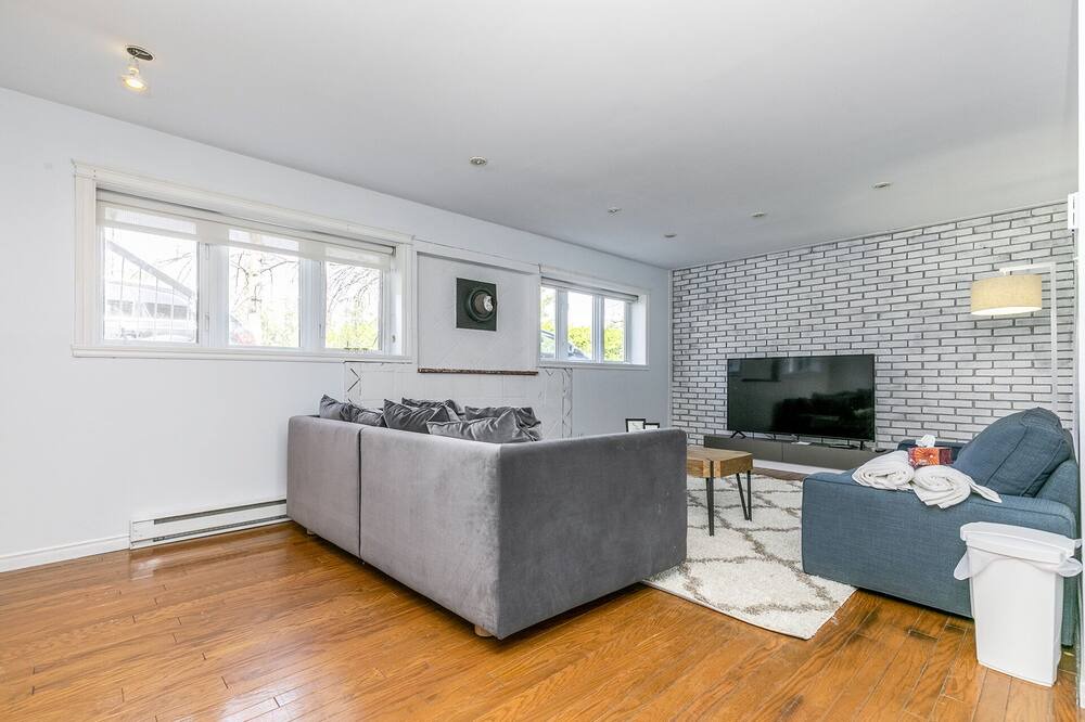 Photo of Livingroom in Brossard