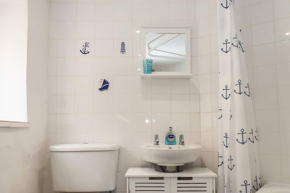 Photo of Bathroom in Stokeinteignhead