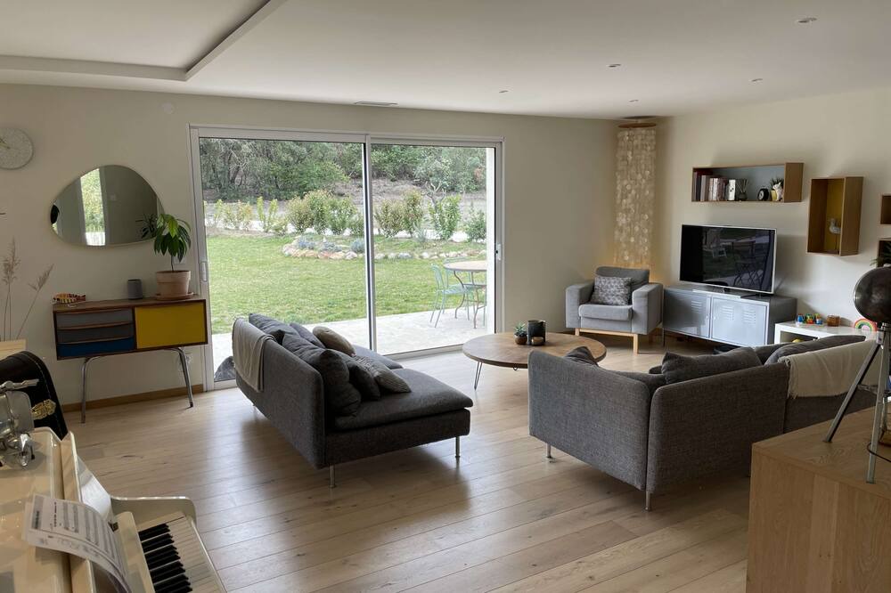 Photo of Livingroom in Bouc-Bel-Air