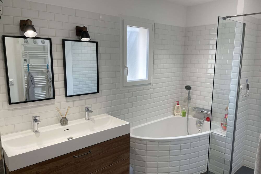 Photo of Bathroom in Bouc-Bel-Air