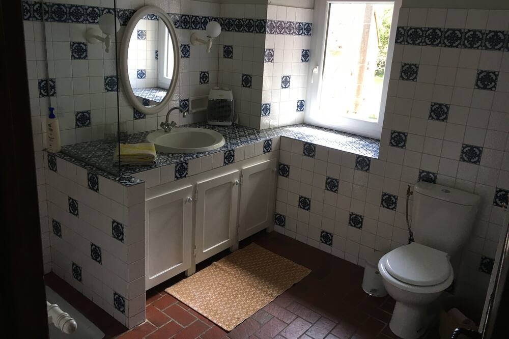 Photo of Bathroom in Lacrouzette