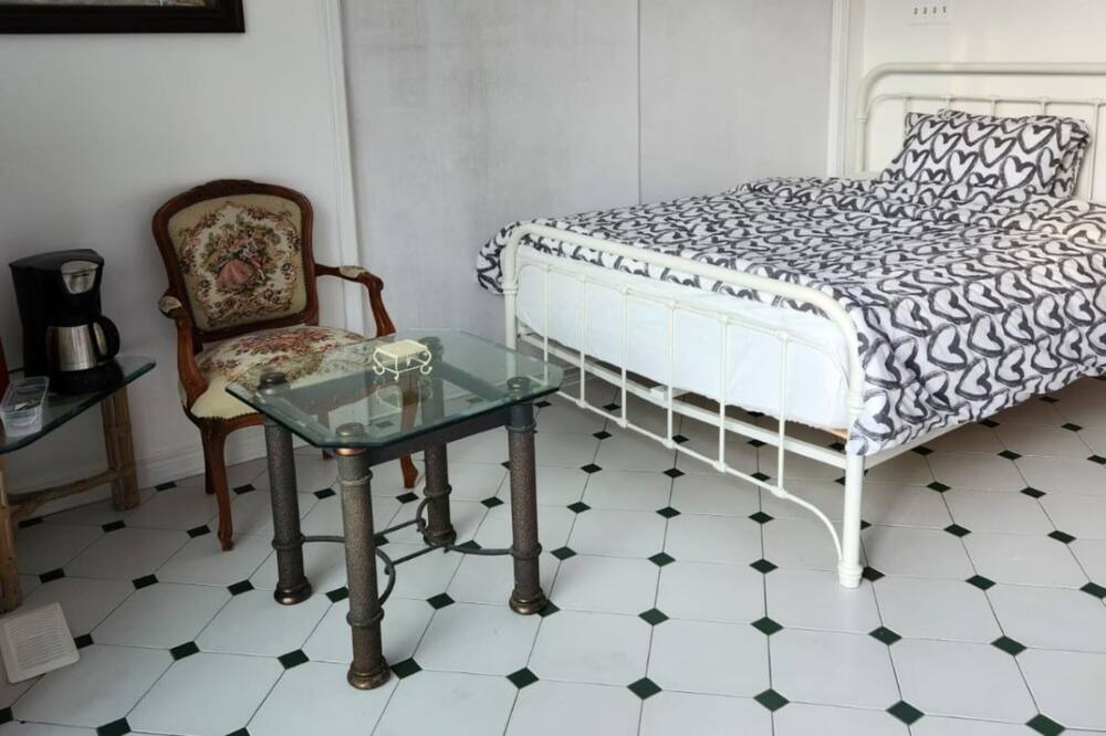Photo of Bedroom in Aylmer
