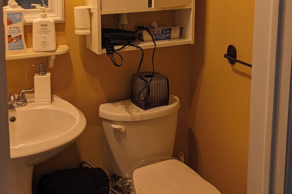 Photo of Bathroom in Aylmer