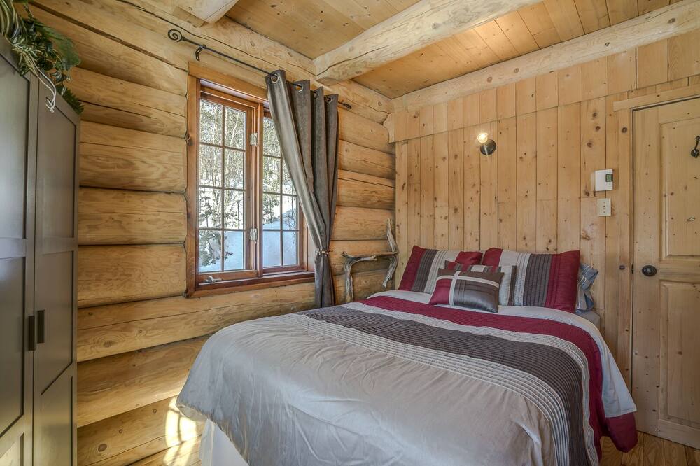 Photo of Bedroom in Lac-aux-Sables