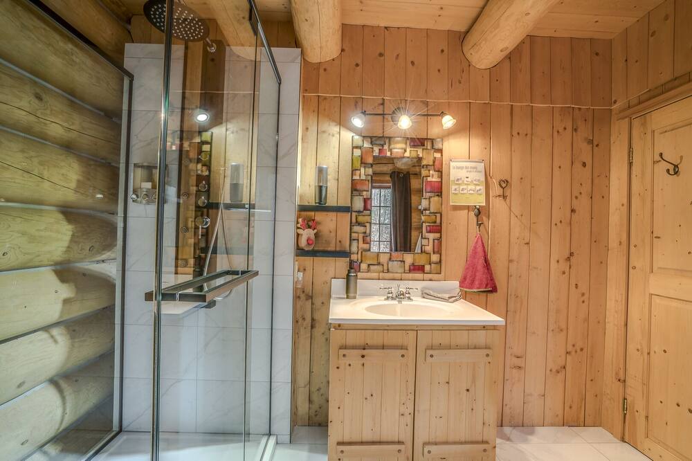 Photo of Bathroom in Lac-aux-Sables