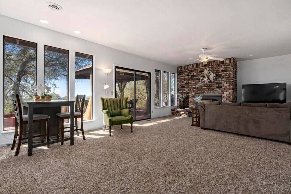 Photo of Livingroom in Rough and Ready