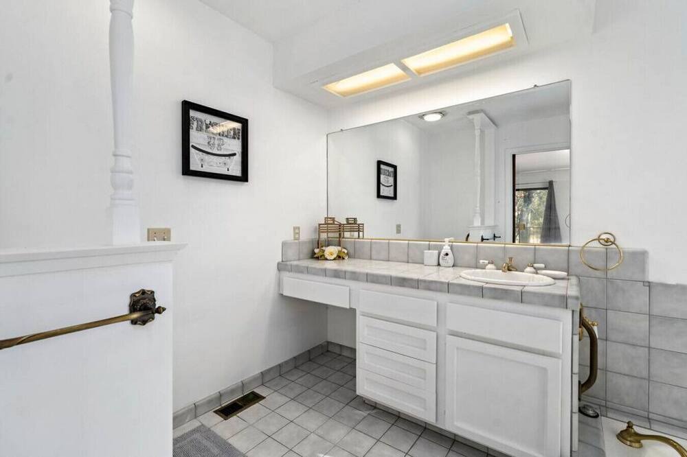 Photo of Bathroom in Rough and Ready