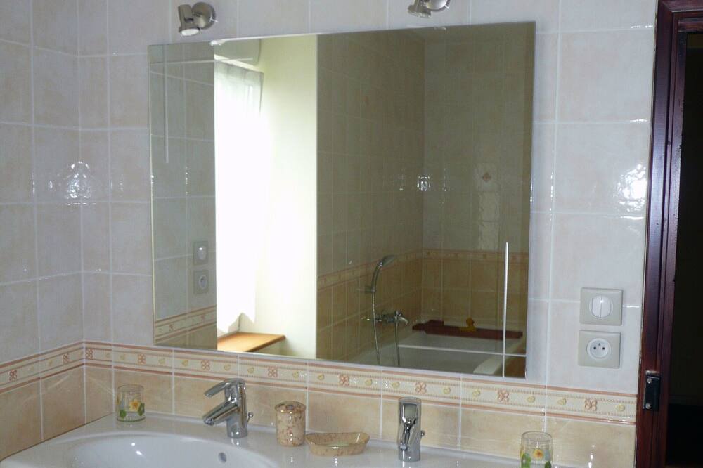 Photo of Bathroom in Moyrazes