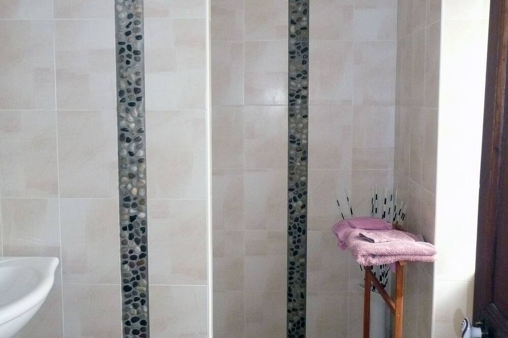 Photo of Bathroom in Moyrazes