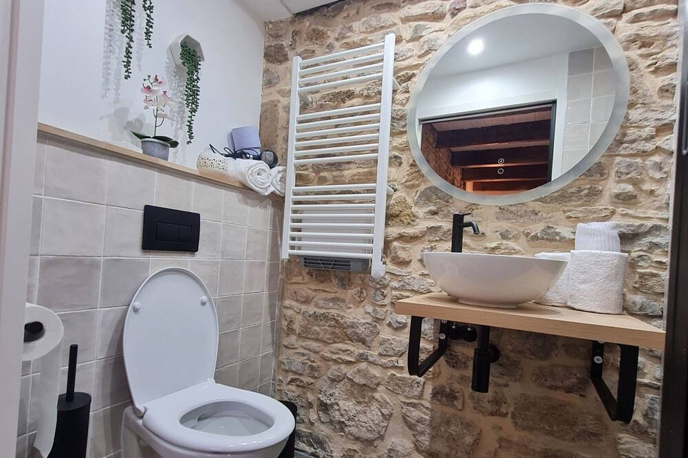 Photo of Bathroom in Flin