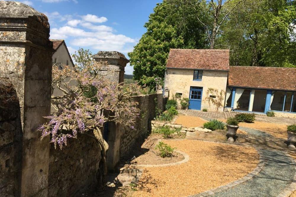 Photo of Outdoor in Villaines-la-Carelle