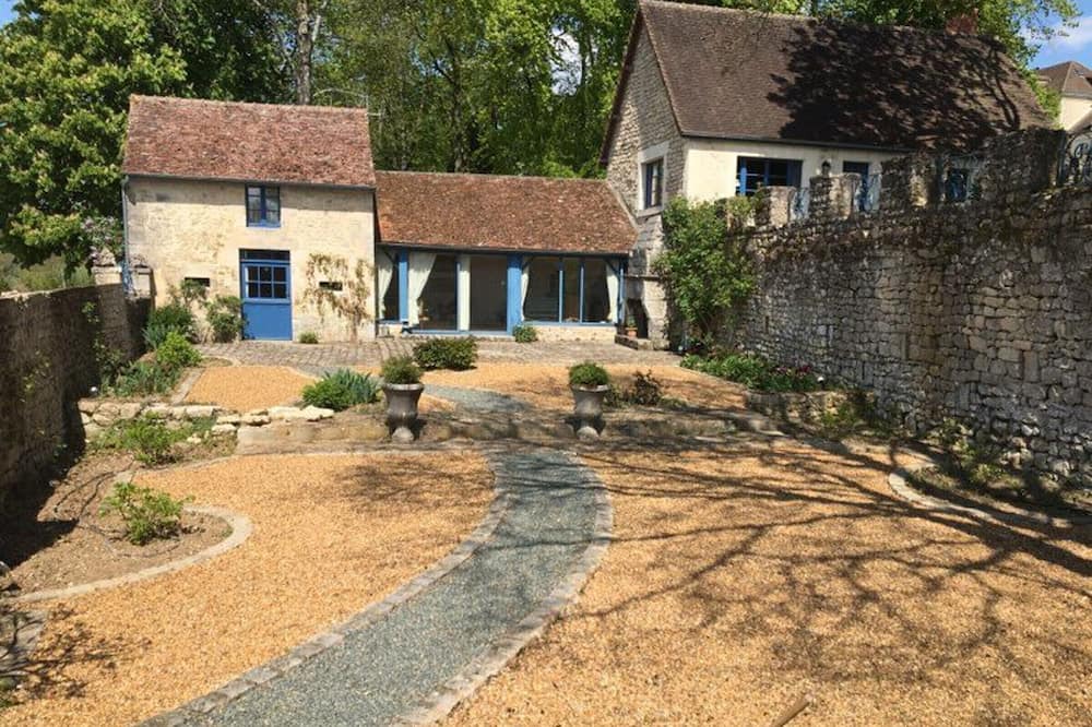 Photo of Outdoor in Villaines-la-Carelle