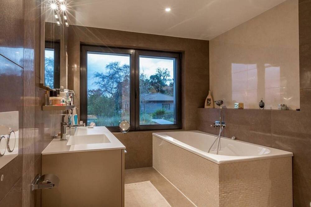 Photo of Bathroom in Cologny