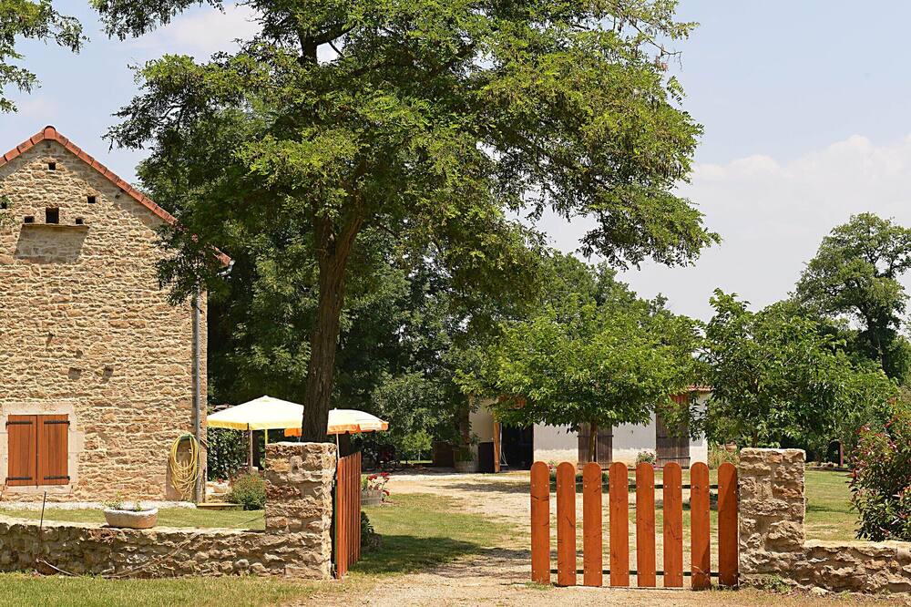 Photo of Outdoor in Villeneuve d'Aveyron