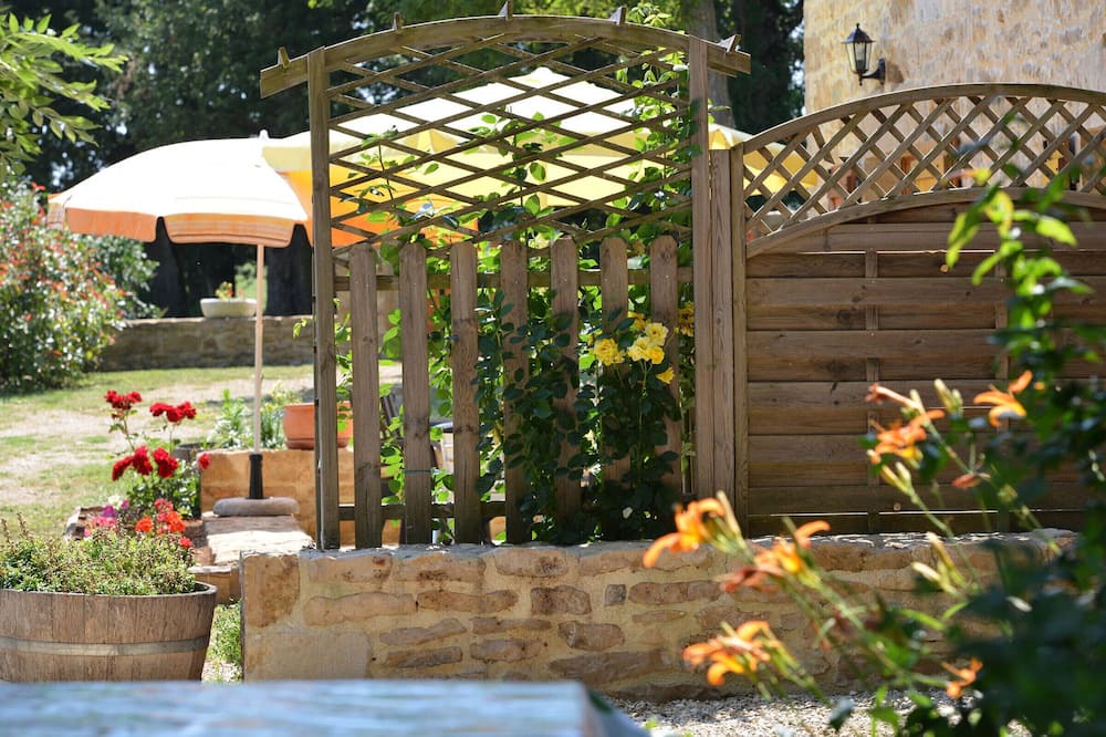 Photo of Outdoor in Villeneuve d'Aveyron