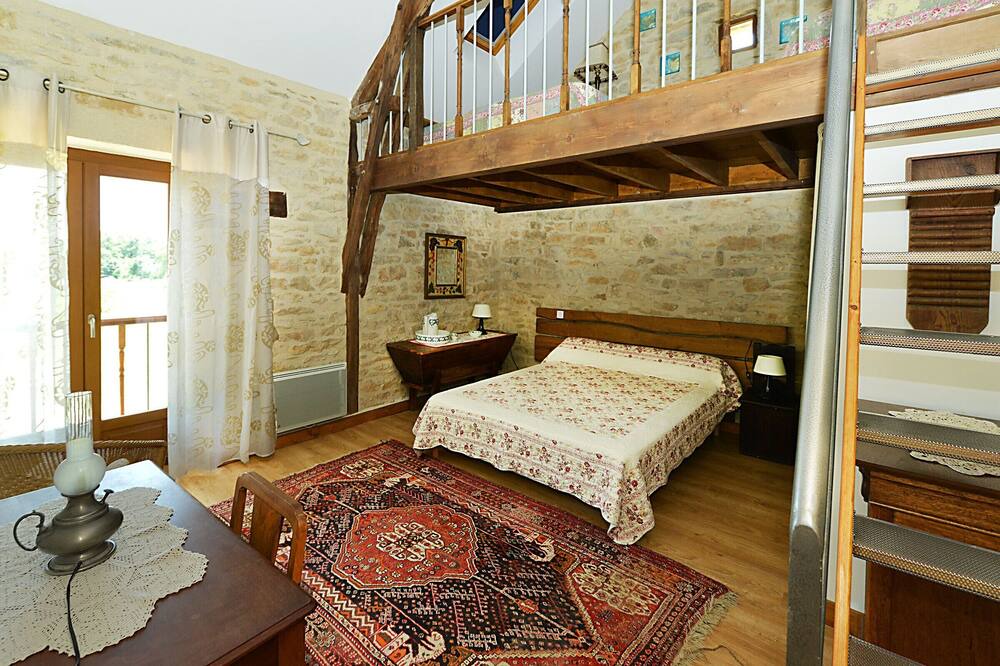 Photo of Bedroom in Villeneuve d'Aveyron