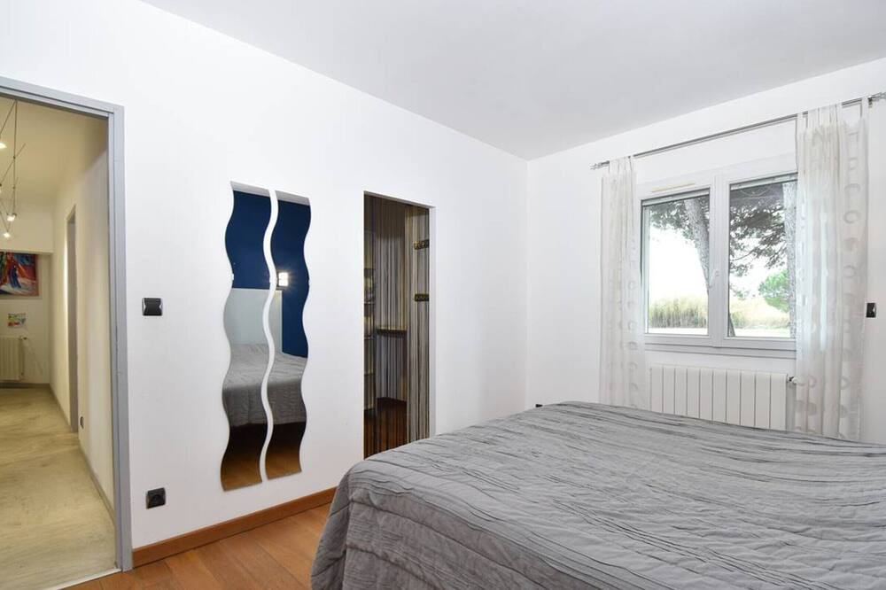 Photo of Bedroom in Saint-Laurent-d'Aigouze