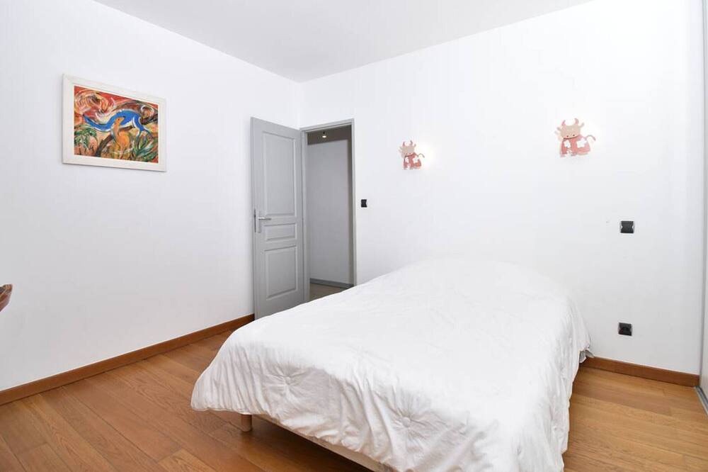 Photo of Bedroom in Saint-Laurent-d'Aigouze