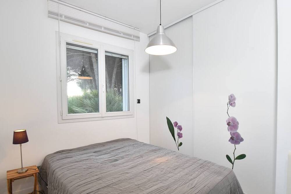 Photo of Bedroom in Saint-Laurent-d'Aigouze