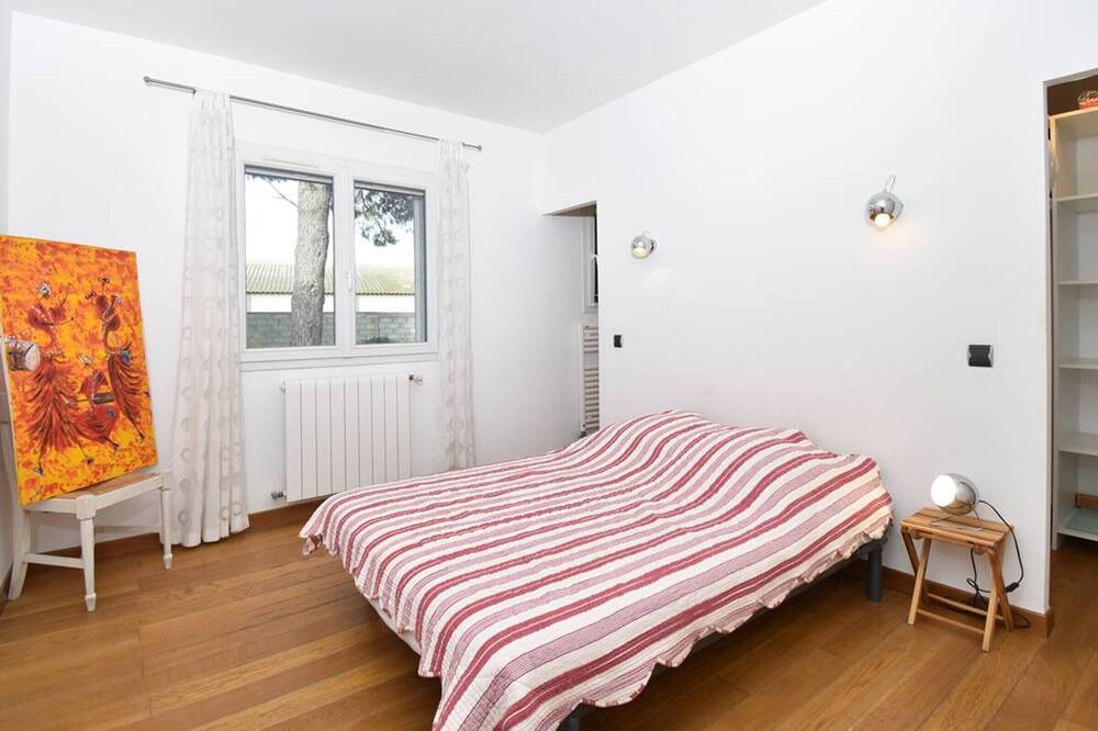 Photo of Bedroom in Saint-Laurent-d'Aigouze