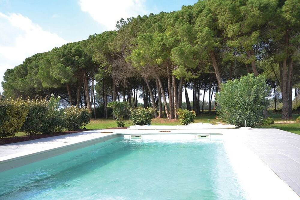 Photo of Outdoor in Saint-Laurent-d'Aigouze