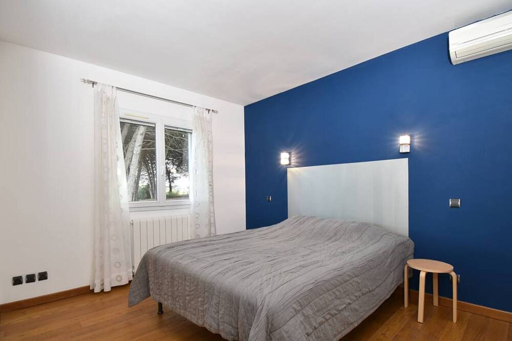 Photo of Bedroom in Saint-Laurent-d'Aigouze
