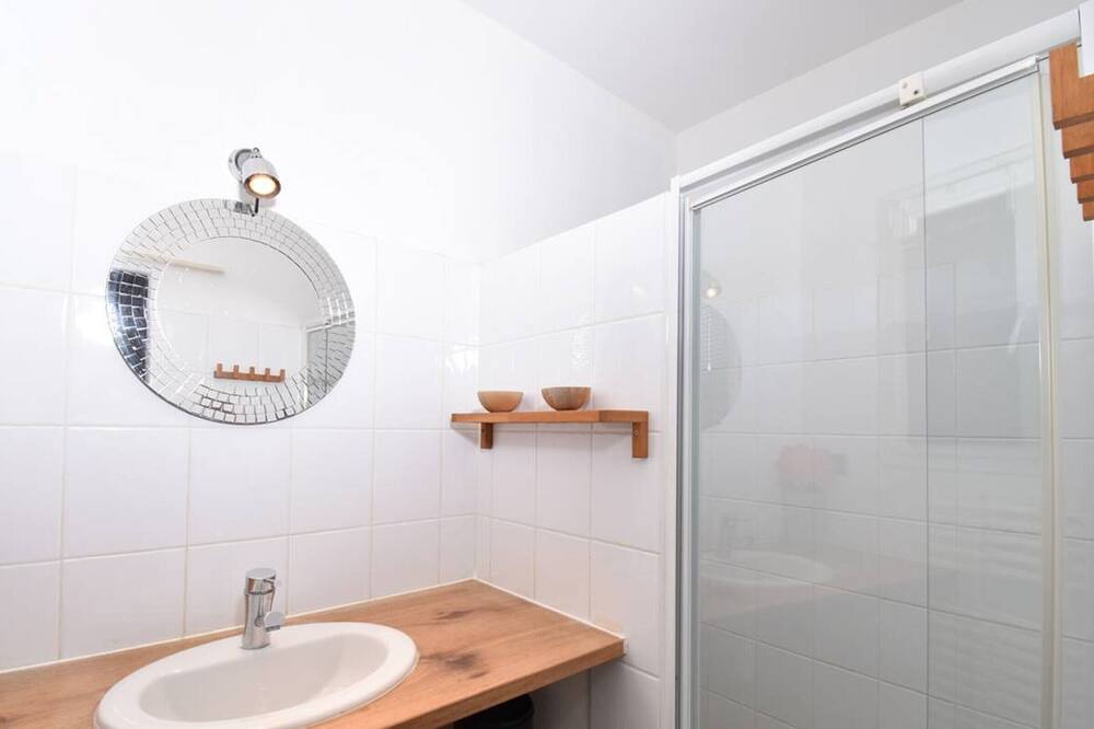 Photo of Bathroom in Saint-Laurent-d'Aigouze