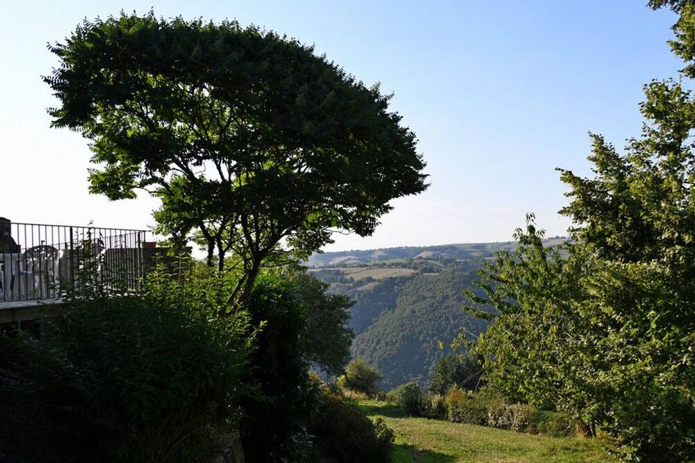Photo of Outdoor in Montclar