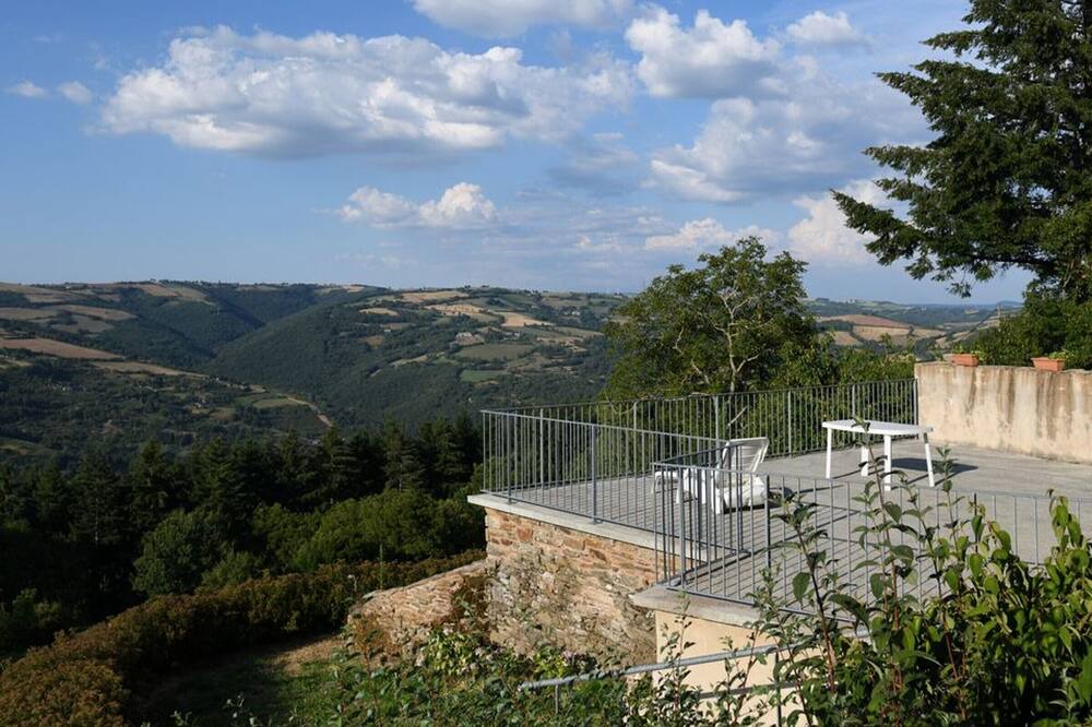 Photo of Outdoor in Montclar