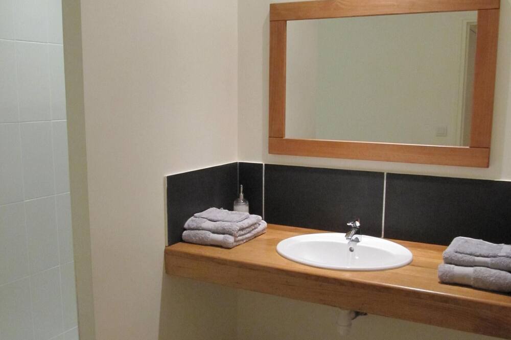Photo of Bathroom in Roussennac