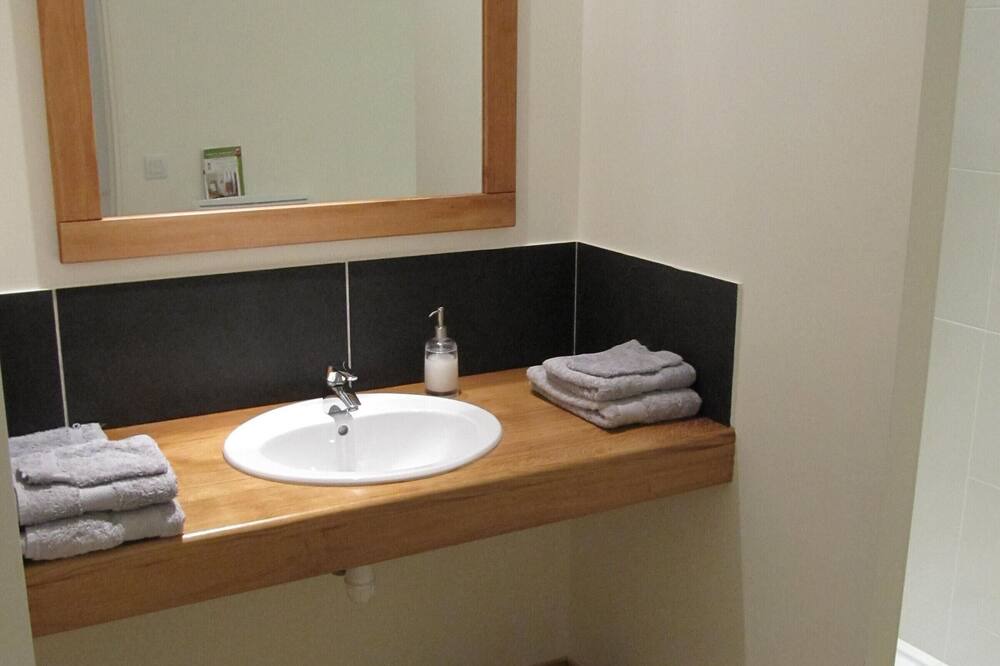 Photo of Bathroom in Roussennac