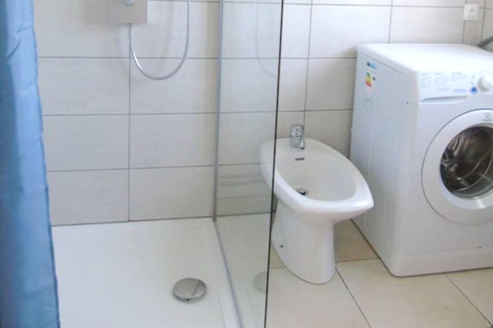 Photo of Bathroom in Avesnes-en-Val