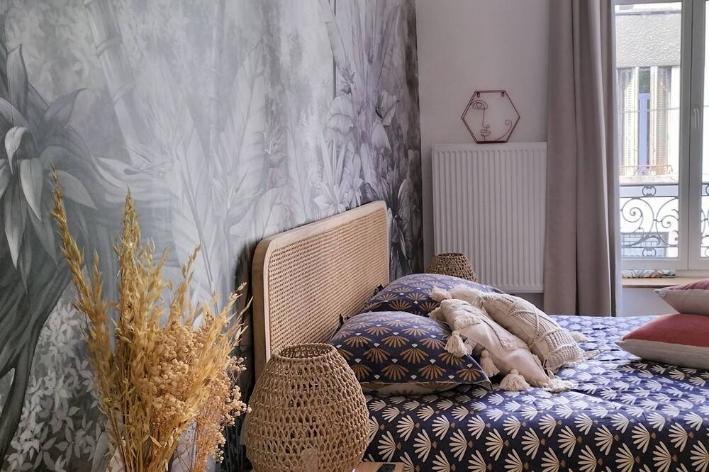 Photo of Bedroom in Poincare - Foch - Anatole France - Croix de Bourgogne