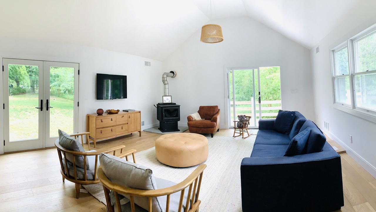 Photo of Livingroom in Aquebogue