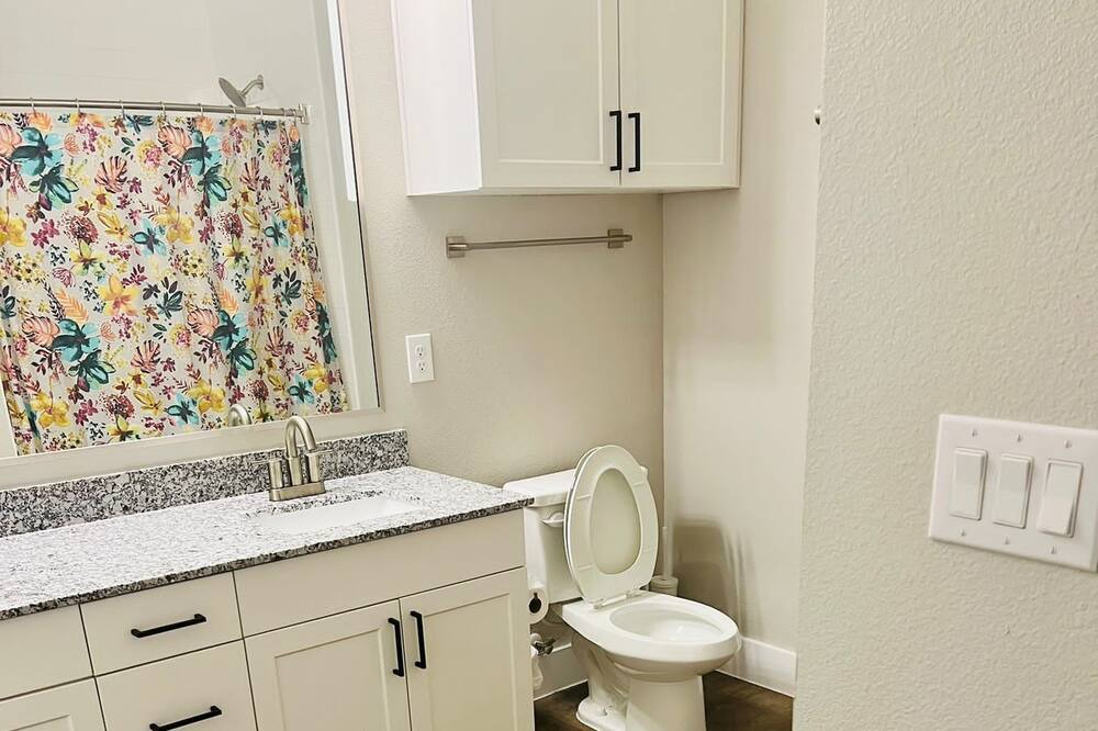 Photo of Bathroom in Pecan Grove
