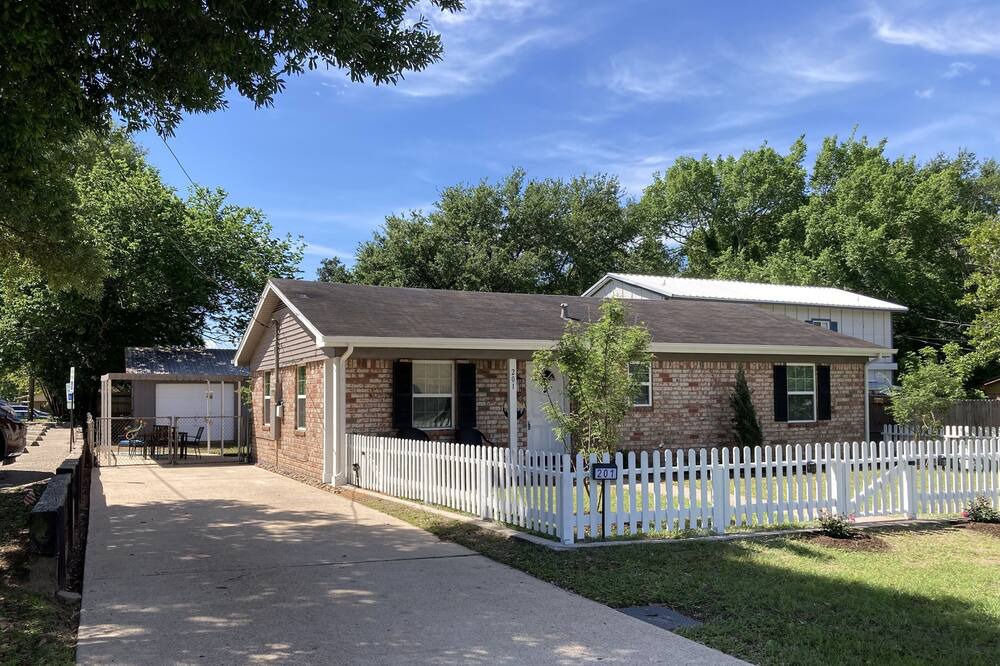 Photo of Outdoor in Willis
