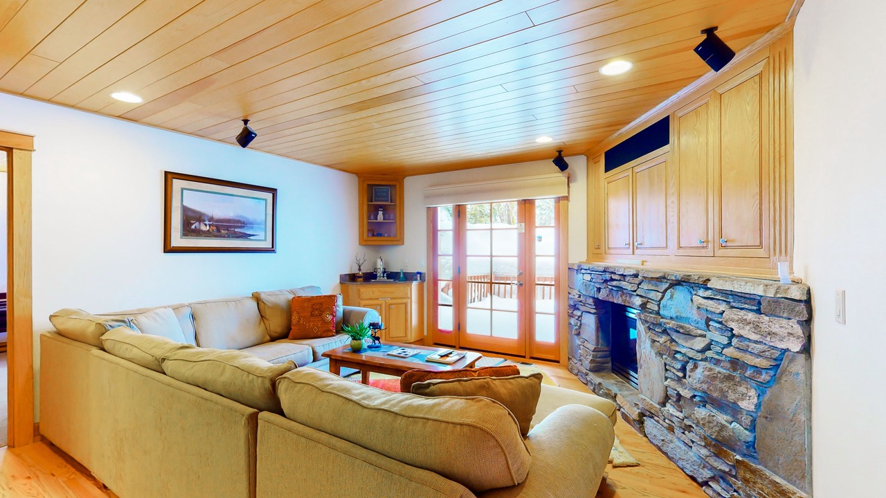 Photo of Livingroom in Kingswood Estates