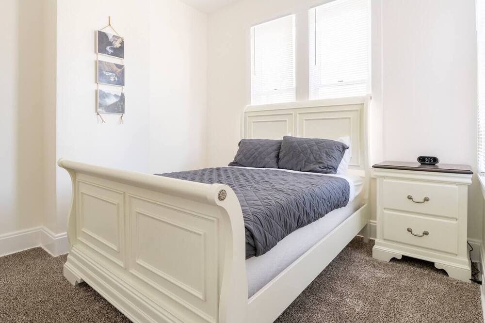 Photo of Bedroom in Newport