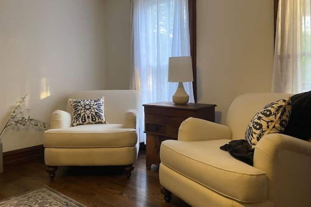 Photo of Livingroom in Mottville