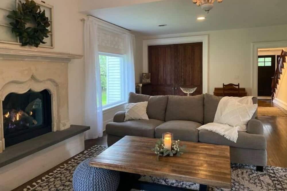 Photo of Livingroom in Mottville