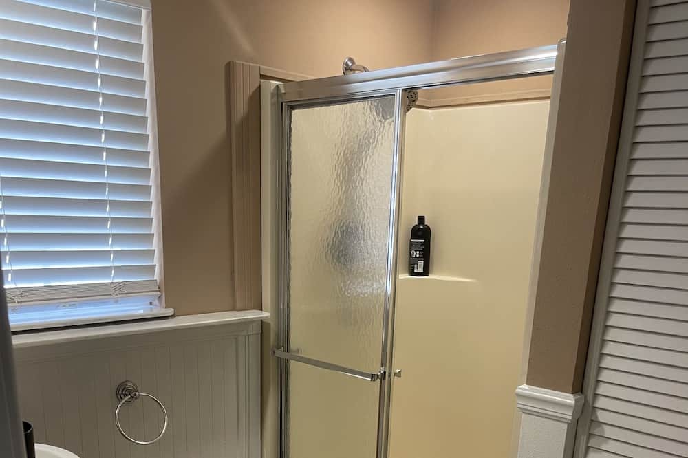 Photo of Bathroom in Edgar